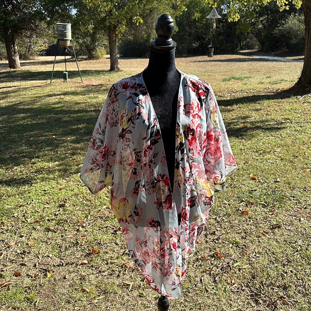 NWT kimono duster jacket sky blue floral 35” long, free size L-XL 60” new topper - Picture 13 of 14